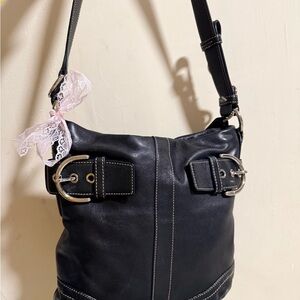 Elegant Coach Black Leather Shoulder Bag
